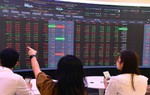 Thị trường biến động, công ty chứng khoán vẫn lãi lớn 