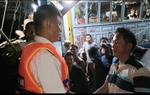 Tàu Hải quân đã đón 81 ngư dân và 2 thi thể bị sóng đánh chìm trên biển Trường Sa