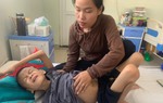 Tiếng khóc xé lòng của bé trai 9 tuổi mắc bệnh quái ác