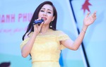 Ca sĩ Nguyễn Khánh Ly: Hạnh phúc khi được góp phần chia sẻ với trẻ thiệt thòi