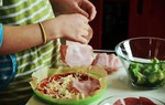 Mắc phải 4 sai lầm này khi nấu ăn khác nào tự "nuôi dưỡng" tế bào ung thư trong cơ thể