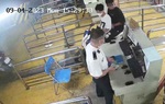 Hà Nội: Truy tìm 2 thanh niên lấy trộm xe máy dưới hầm khu đô thị 