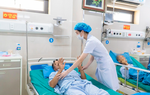 Người đàn ông đột quỵ ngay lúc đang ăn cơm: Các dấu hiệu cảnh báo nguy hiểm