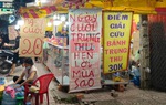 TPHCM: Bánh trung thu chỉ còn 20k/cái, tiểu thương treo bảng "điểm giải cứu", "hẹn lại mùa sau"