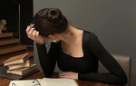 Vợ chưa cưới muốn trích 200 triệu tiền riêng để sửa nhà cho bố mẹ đẻ nhưng em chồng tôi lại không đồng ý