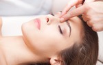 5 điểm bấm huyệt giúp thông mũi trong 30 giây