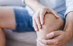 Giảm đau đầu gối tại nhà bằng cách nào? Khi nào cơn đau đầu gối là trường hợp nguy hiểm?