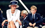 Cựu quản gia kể lý do khiến Harry khó chịu với anh trai từ nhỏ