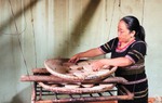 Người phụ nữ góp phần gìn giữ bản sắc văn hóa truyền thống, các nghi lễ tốt đẹp của người Ba Na