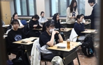 Vì sao kỳ thi đại học ở Hàn Quốc luôn diễn ra vào ngày thứ Năm?