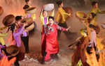 Tùng Dương "phiêu" trong đêm Hà Nội 16 độ