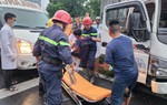 Huy động nhiều lực lượng giải cứu tài xế bị mắc kẹt trong xe tải ở trung tâm TPHCM 