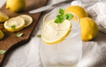 Uống nước chanh không chỉ cải thiện khả năng miễn dịch, hỗ trợ tiêu hóa mà còn có những lợi ích này