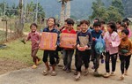 8 năm mang “mì gói có tôm” cho học trò của cô giáo vùng cao