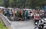 TPHCM: 2 xe máy bùng cháy sau va chạm, kẹt xe khủng khiếp giờ cao điểm 