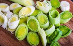 Ăn tỏi tây lâu năm nhưng bạn đã biết 6 lợi ích "vàng" của loại rau gia vị này?