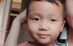 Hàng trăm người trắng đêm tìm kiếm bé trai 2 tuổi mất tích bí ẩn