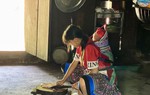 Tảo hôn ở Hang Kia (Hòa Bình): Người lớn chạy theo giải quyết hậu quả của những cặp vợ chồng trẻ con 
