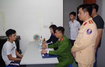 Tạm giữ lái xe sinh năm 2003 trốn kiểm tra nồng độ cồn, lái xe ô tô tông CSGT