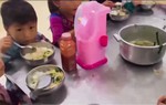 Đình chỉ công tác hiệu trưởng liên quan đến vụ "11 học sinh ăn 2 gói mì tôm chan cơm"