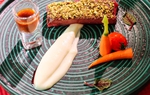 Bò áp chảo phủ hạt dẻ