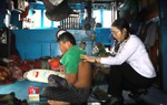Cứu nạn thành công tàu cá và 5 ngư dân lúc sóng to gió lớn giữa biển Trường Sa 