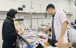 Nữ sinh vụ sập trần lớp học ở Nghệ An: Bị liệt hoàn toàn vận động, khả năng phục hồi kém