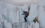 Tại sao việc leo lên đỉnh Everest phải bắt đầu lúc nửa đêm?
