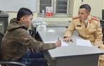 Hà Nội: Cảnh sát giao thông truy đuổi đối tượng cướp giật điện thoại đi động