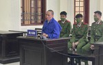 Cầm dao chém vợ nhiều nhát vì bị cằn nhằn, chồng lĩnh án tù 12 năm