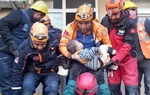 Điều kỳ diệu trong thảm họa động đất Thổ Nhĩ Kỳ - Syria: Bé trai 2 tuổi sống sót sau 78 tiếng bị chôn vùi dưới đống đổ nát