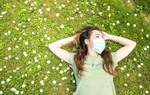 Người bị dị ứng theo mùa nên chọn khẩu trang loại nào?
