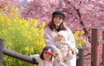Vỡ oà đón con đầu lòng sau 10 năm cố tránh sinh con rồi trầy trật tìm con