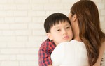 Quyết định ly hôn chồng ngay khi biết lý do con trai trốn trong nhà vệ sinh trường học 