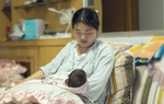 Thấy mâm cơm ở cữ của tôi, mẹ chồng muốn đưa tôi về nhà chồng gấp
