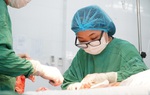 Các bác sĩ chạy đua với thời gian để ghép tạng xuyên Việt