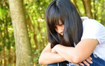 Khổ sở vì bị em chồng phát hiện bí mật