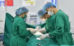 Bệnh viện Đa khoa MEDLATEC mổ cấp cứu thành công bé trai 5 tuổi bị vỡ ruột thừa, mủ tràn ổ bụng