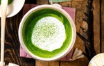 Trời lạnh pha matcha latte nóng hổi uống vừa ấm người vừa tỉnh táo
