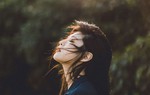 Bí quyết hạnh phúc: Hài lòng với cuộc sống và chấp nhận vẻ ngoài của bản thân
