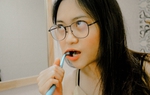 Người phụ nữ sâu cả hàm răng, mảng bám dày vì một sai lầm