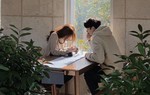 Bố tôi tức giận bỏ về quê vì thấy vợ khoe ảnh chụp cùng một người không ngờ đến