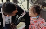 Ông bố trẻ có con gái mắc hội chứng Down: Dù con có như thế nào cũng xứng đáng được hạnh phúc
