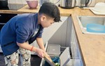 "Con cảm thấy hạnh phúc khi làm gì?", câu trả lời của bé trai khiến mẹ xúc động