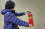 Mô hình “Nhà tôi có bình chữa cháy” gắn với xây dựng ngôi nhà an toàn cho phụ nữ, trẻ em