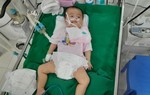 Bé gái 6 tháng tuổi bất động toàn thân vì căn bệnh hiếm gặp, sự sống mong manh