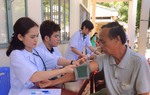 Bác sĩ ám ảnh khi máu mũi các em chảy ra liên tục