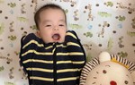 Con ngủ ngày thức đêm, mẹ áp dụng 1 cách giúp bé ngủ một mạch tới sáng