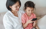 Lý do bà mẹ ở TPHCM không cấm con dùng điện thoại, iPad 
