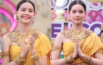 Yaya Urassaya hóa nữ thần Songkran, tiết lộ về nụ hôn vai ngọt ngào của Nadech